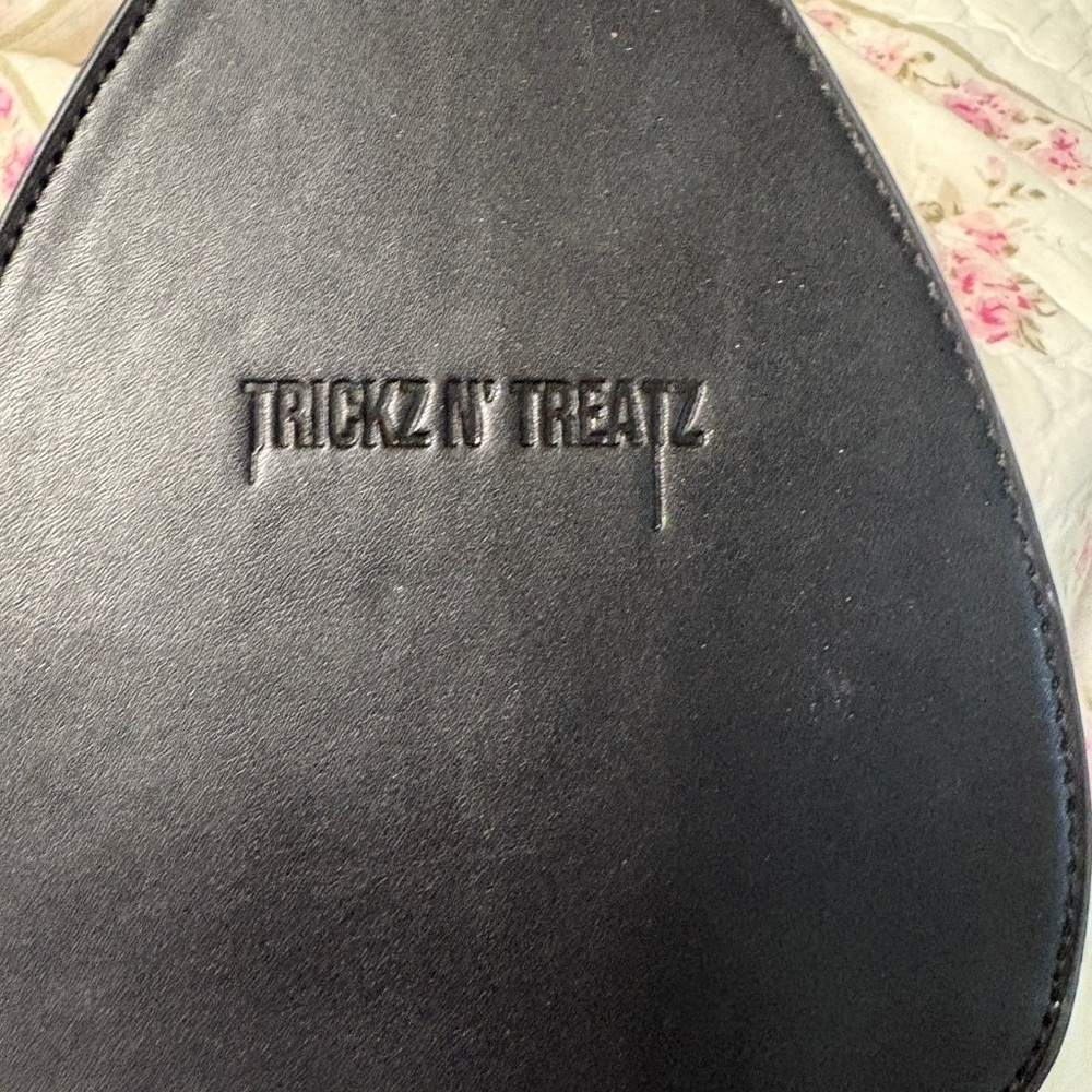 Spirit Board Black Crossbody Bag with matching Planchette Wristlet - Picture 4 of 13